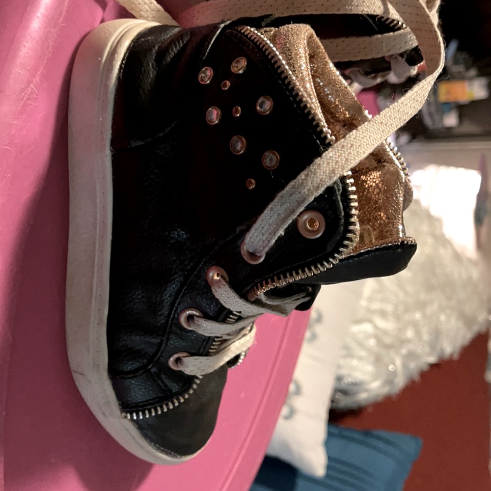 Kids fashion sneakers, GUC, much life left in these, really cute for pictures !